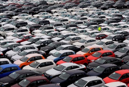 La venta de coches cae un 4% en julio