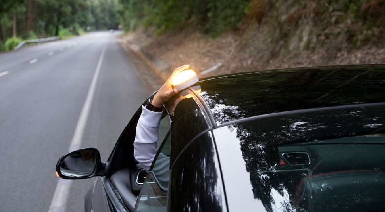 As� es la luz de aviso que sustituir� a los tri�ngulos de se�alizaci�n